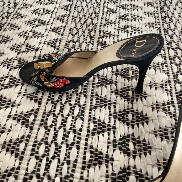 Dior Black Embroidered Heels Lock and Key 6.5 - Picture 4 of 4